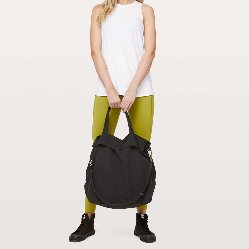 Lululemon On My Level Bag Large 30L - black and gold - Picture 3 of 10
